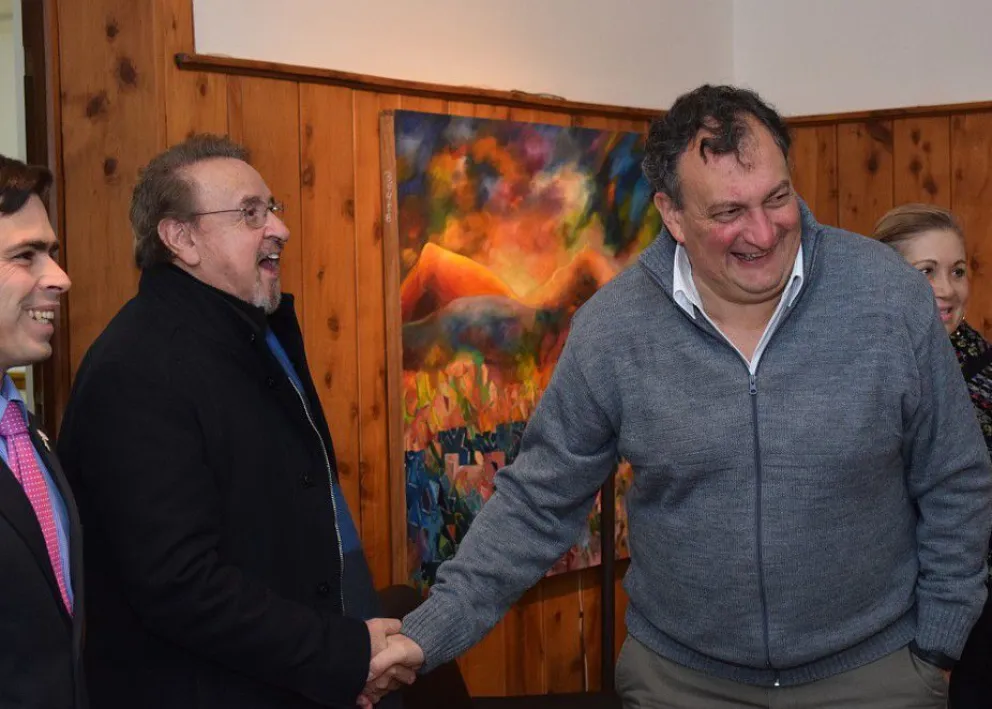 Humor y distensión en la visita de "Quico" a Gennuso.