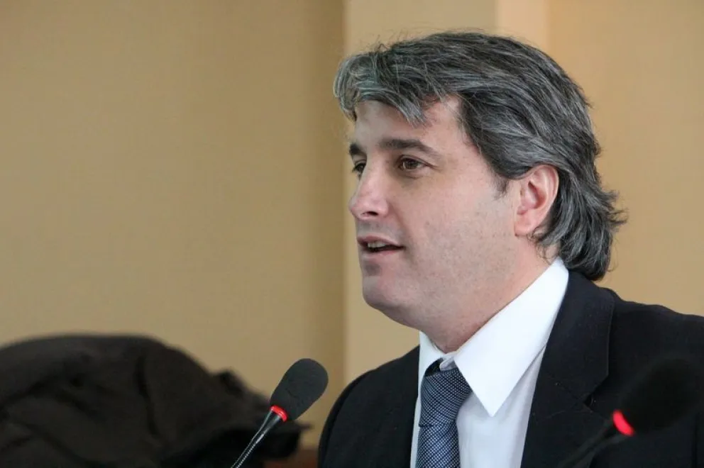 El legislador sostuvo que los barilochenses "estamos cautivos del gobierno provincial".