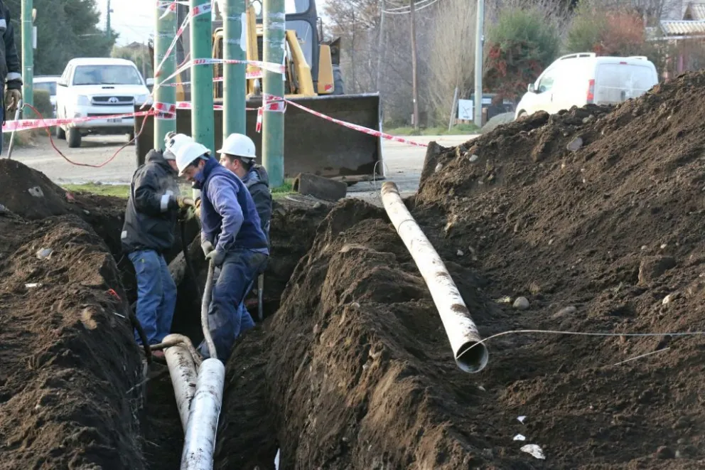 Trabajos de la CEB en el kilómetro 5 de Pioneros.
