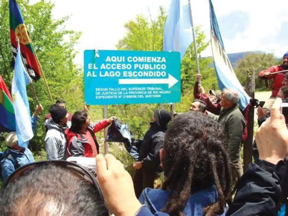 Un grupo mapuche ligado al incendio de máquinas de Lewis