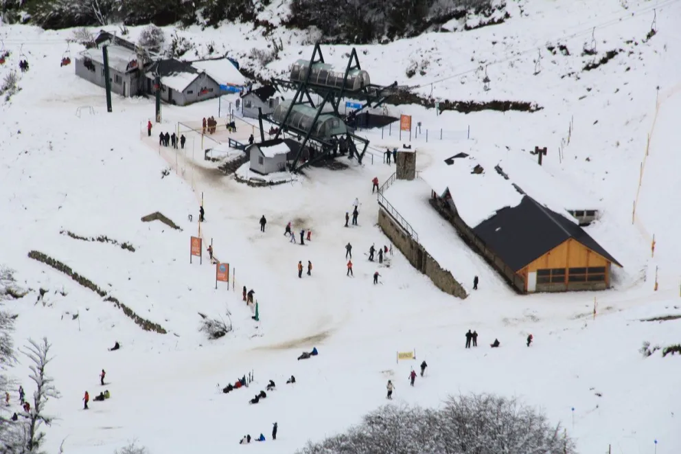 Mirá cómo se ve el cerro Catedral cubierto de nieve