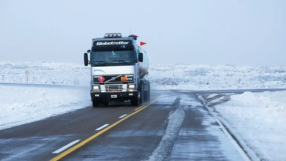 Por hielo y nieve volvió a cortarse la ruta a Neuquén