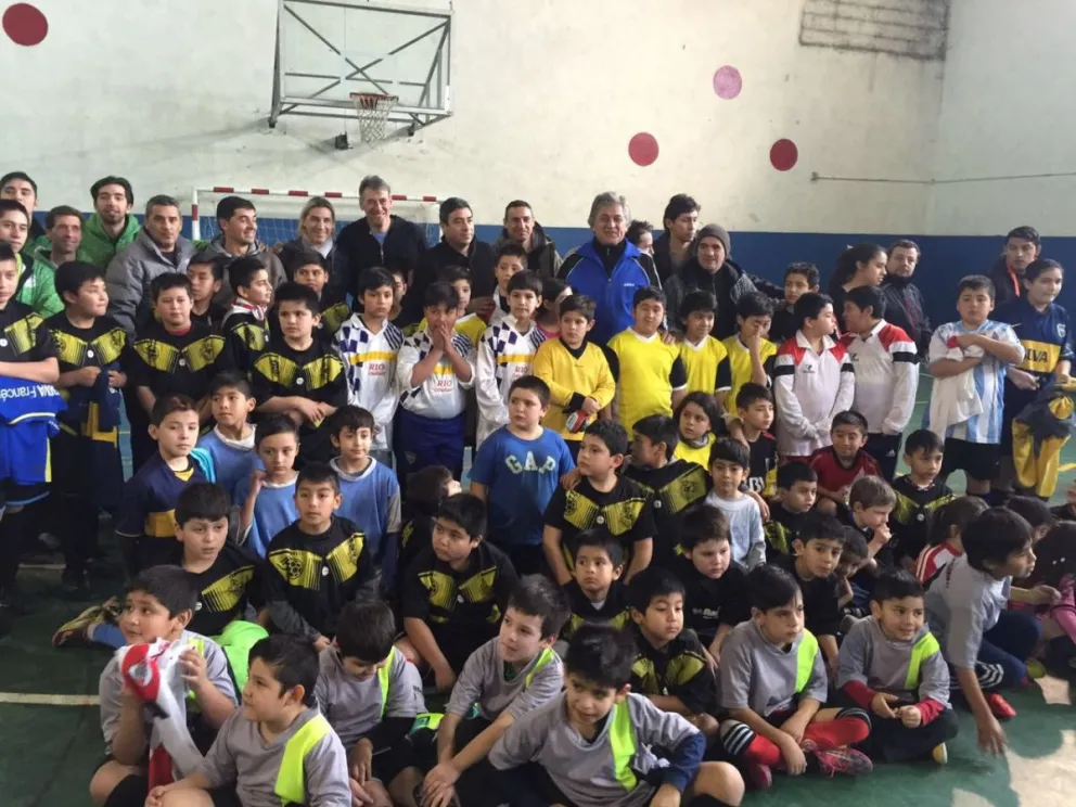 Alumnos de escuelas municipales, sorprendidos por las glorias del fútbol