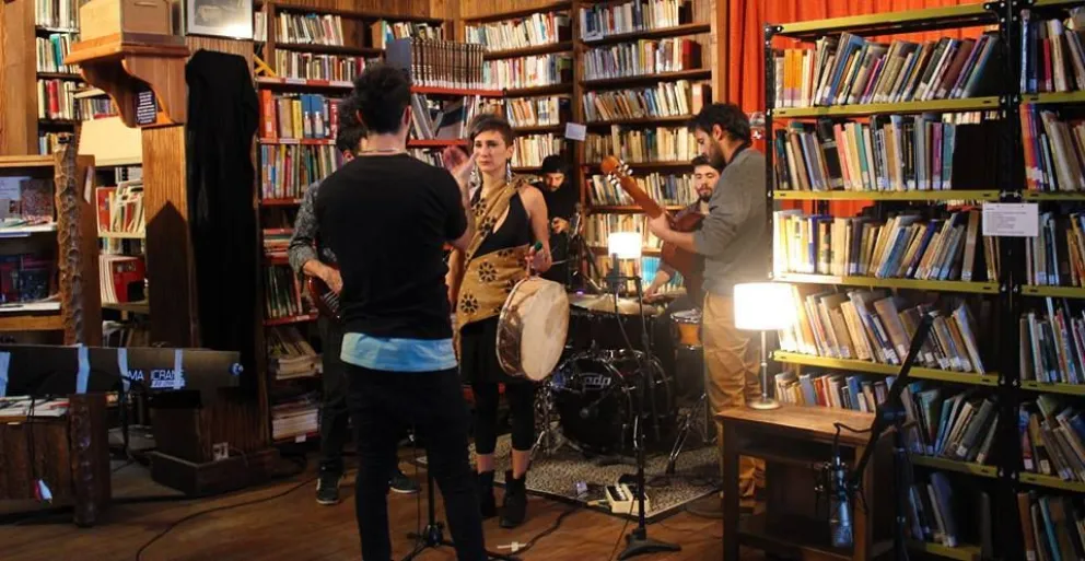 El video se grabó en la Biblioteca Sarmiento. 