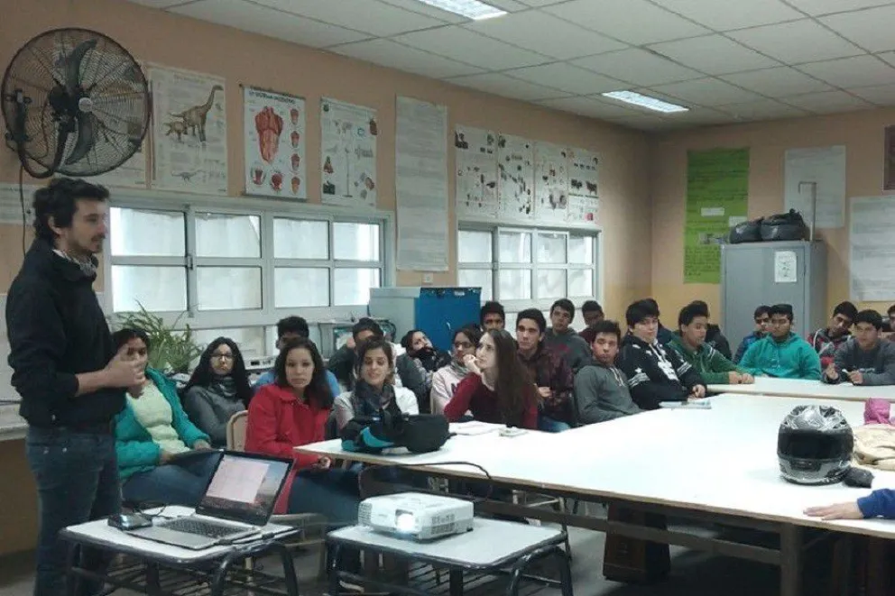 Educación propone a estudiantes el debate previo sobre la nueva escuela secundaria