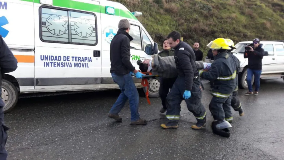 El joven se tiró de la moto para evitar el choque.