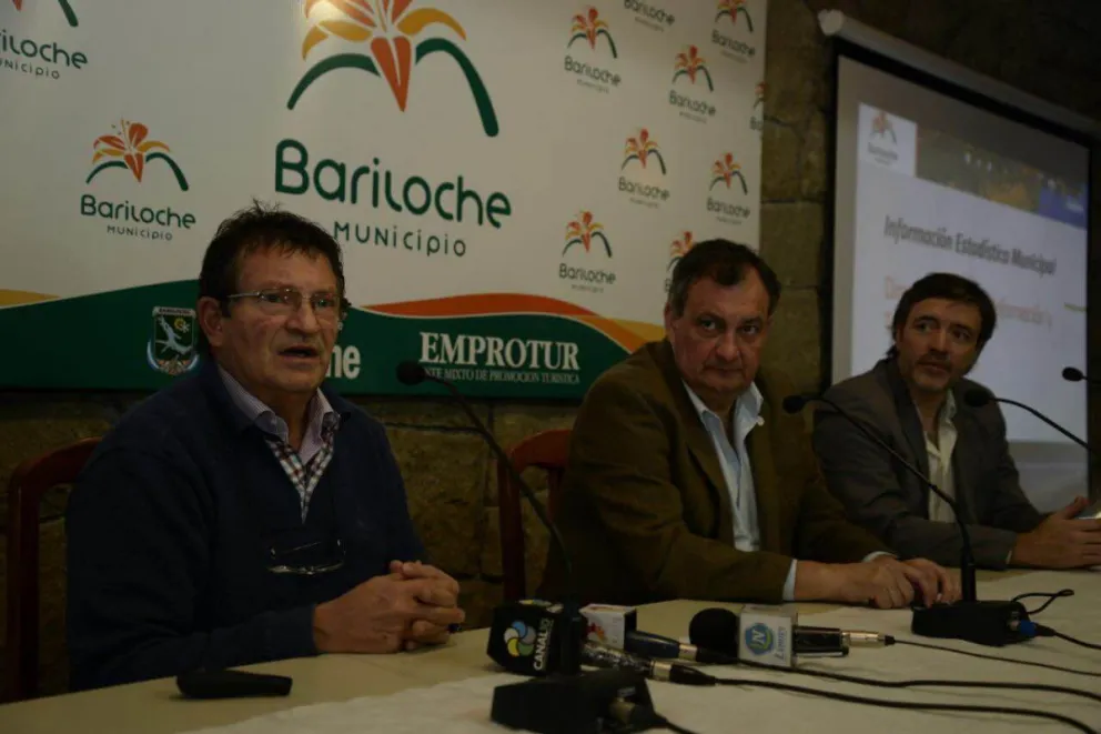 Kozulj, Gennuso y López Martí presentan el informe.