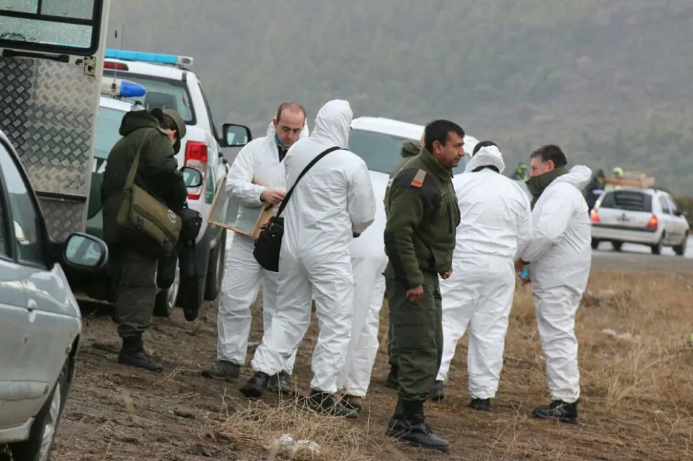 Llegaron al lugar los peritos de Gendarmería e iniciaron los estudios