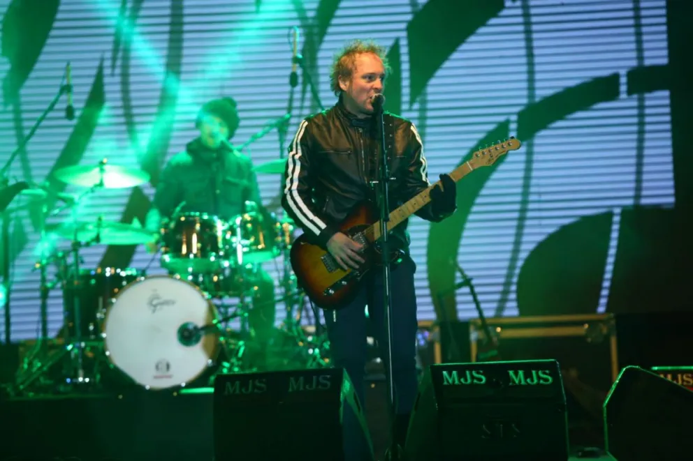 Los Tipitos, y un cierre a puro rock