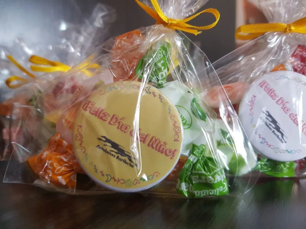 Regalo para los 300 primeros chicos que suban al colectivo