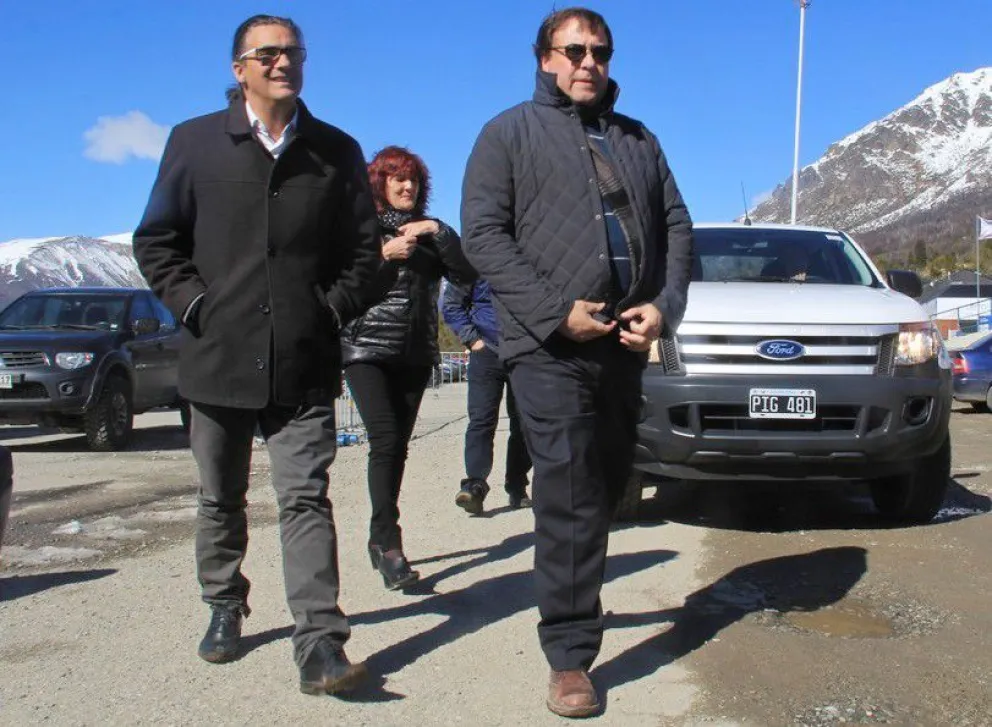 Valeri y el gobernado en el cerro Catedral, el viernes último.
