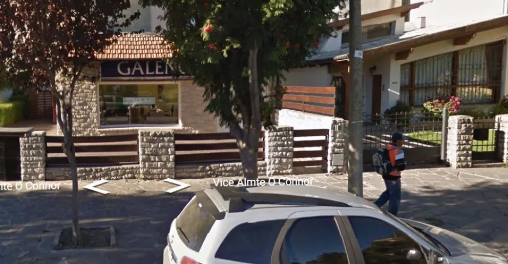 Entró a robar en una obra social y se escondió en el baño