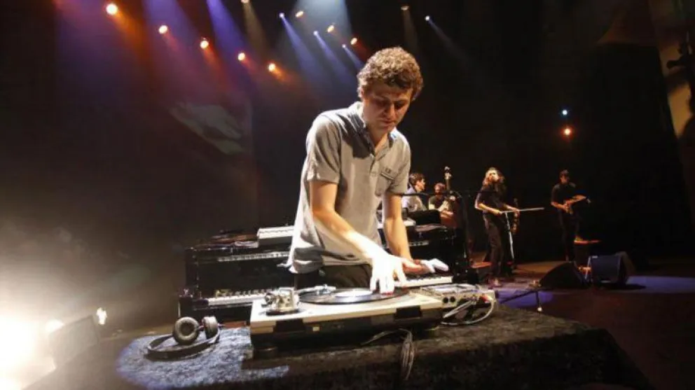 Esta noche, Supervielle y los músicos de Bajofondo se presentan en la Baita