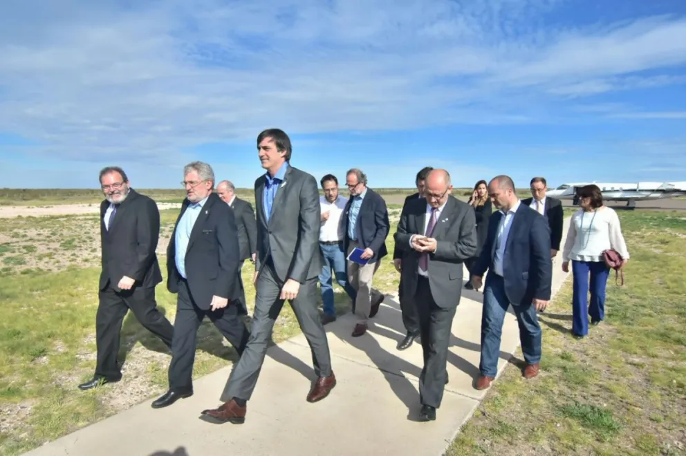 Llegó el ministro Bullrich para la apertura del centro veterinario más importante de la patagonia