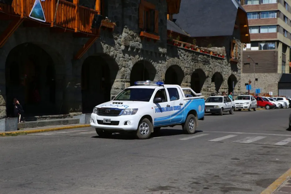 Robó una mochila de un auto y lo atraparon