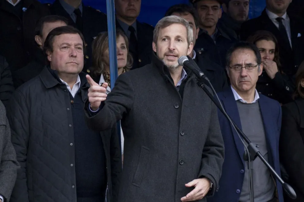 Frigerio ya está en vuelo con destino a Bariloche