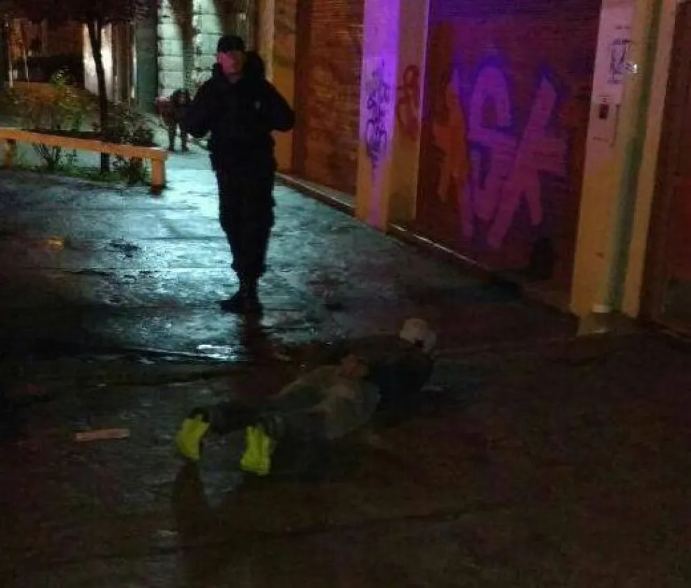 Los sujetos fueron detenidos en inmediaciones del local. 