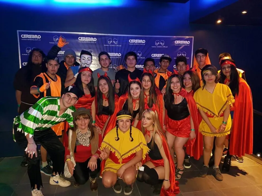 Estudiantes del Ceferino Namuncurá ya disfrutan el viaje que ganaron en la Semana de la Juventud