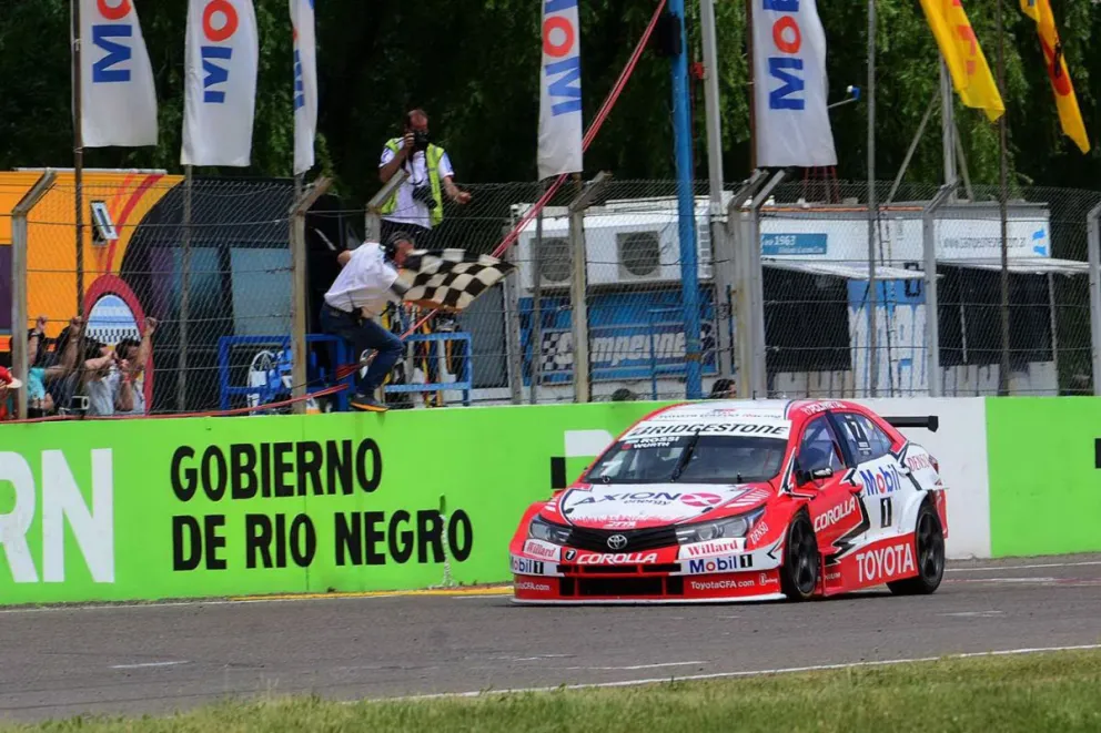 Doblete de Rossi y Canapino casi campeón en Roca