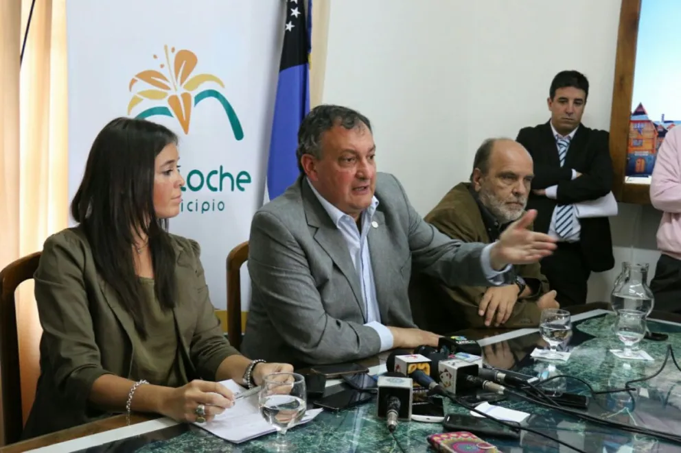 El intendente convocó a conferencia de prensa para realizar el anuncio. 