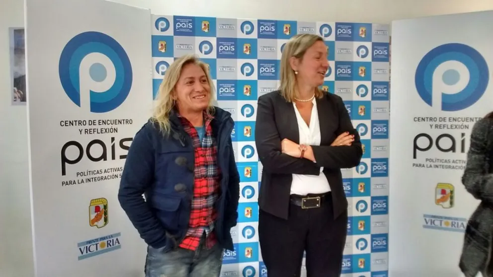 Ruffa brindó una conferencia de prensa acompañado de la ex intendenta María Eugenia Martini. 