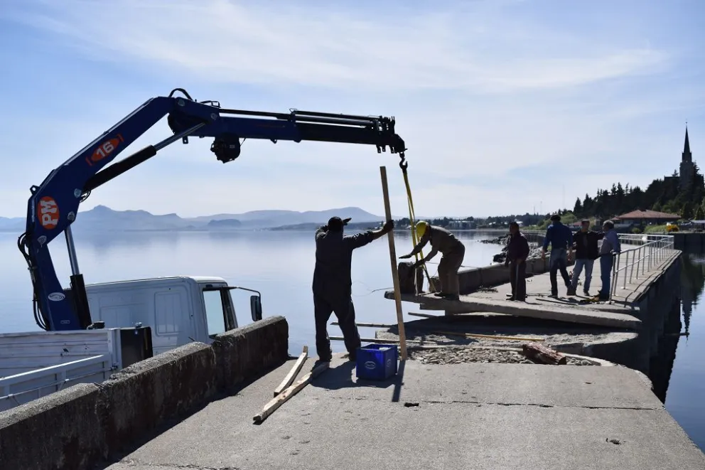 Siguen los trabajos de reparación en el Puerto San Carlos