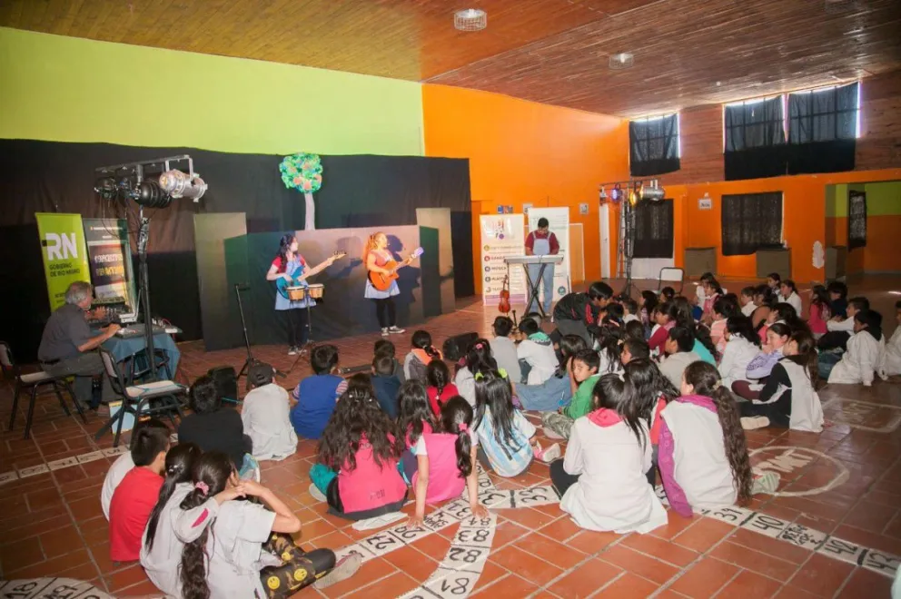 Alegría en Villa Llanquín y Arrayanes