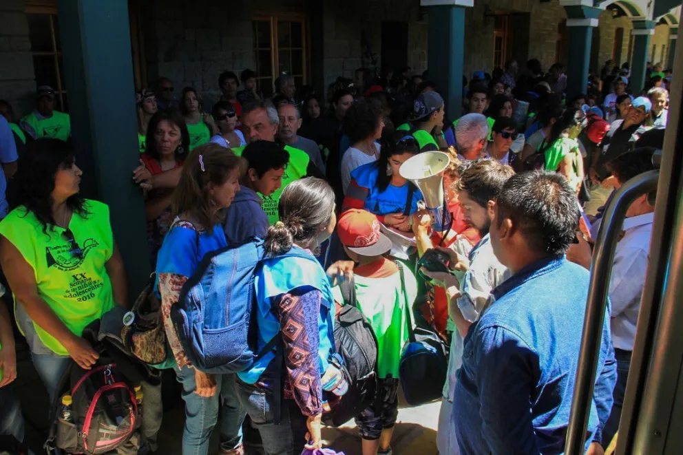 El tren partió ayer con más de 100 niños y adolescentes de Bariloche y la Línea Sur.