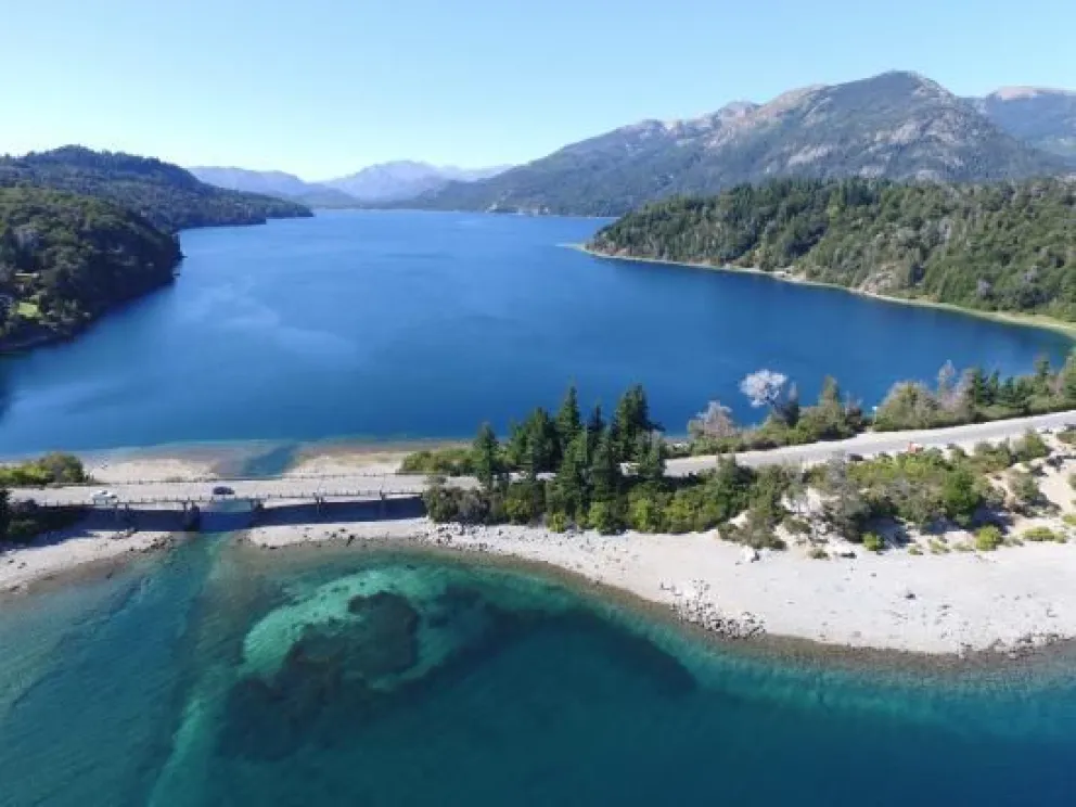 Autorizan actividades náuticas en el Lago Moreno