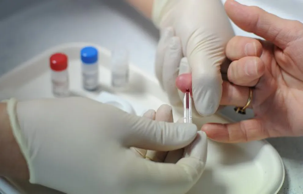 Adolescentes y mayores de 50, los grupos en los que más aumentan las infecciones de VIH