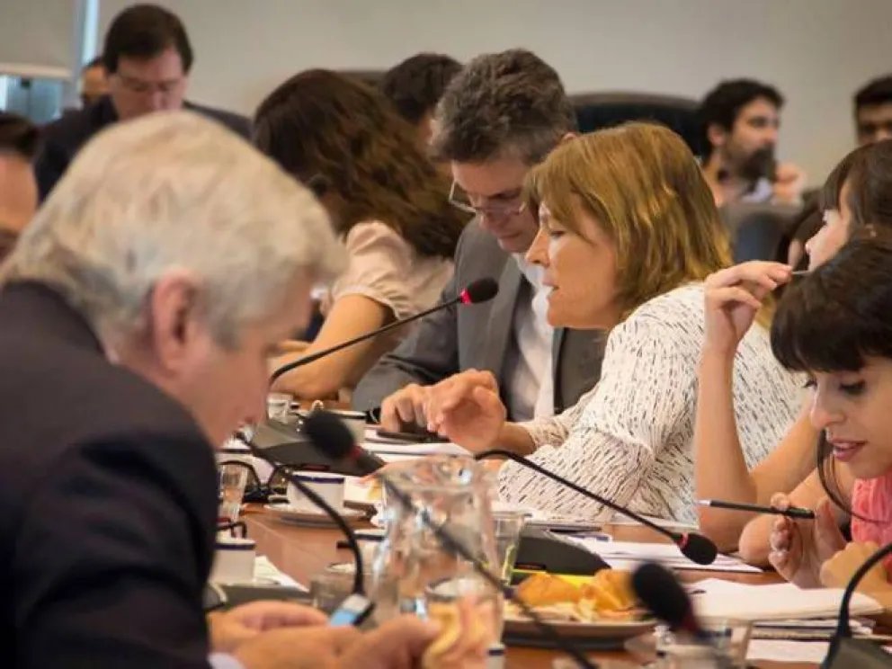 Avanza el proyecto de Ley de emergencia social