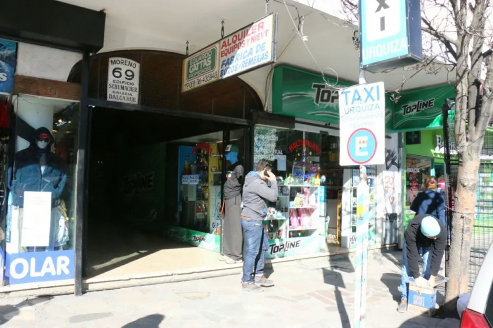 Detuvieron a un joven que quiso violentar dos comercios