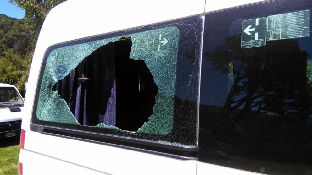 Así quedó la camioneta en la que circulaba el Jefe de Estado.