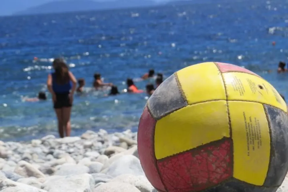 Este sábado, el calor se disfruta en la Playa del Centro