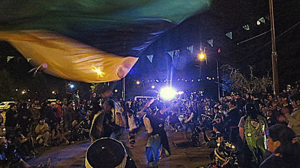 La ciudad se inunda de color y baile en el pre-carnaval