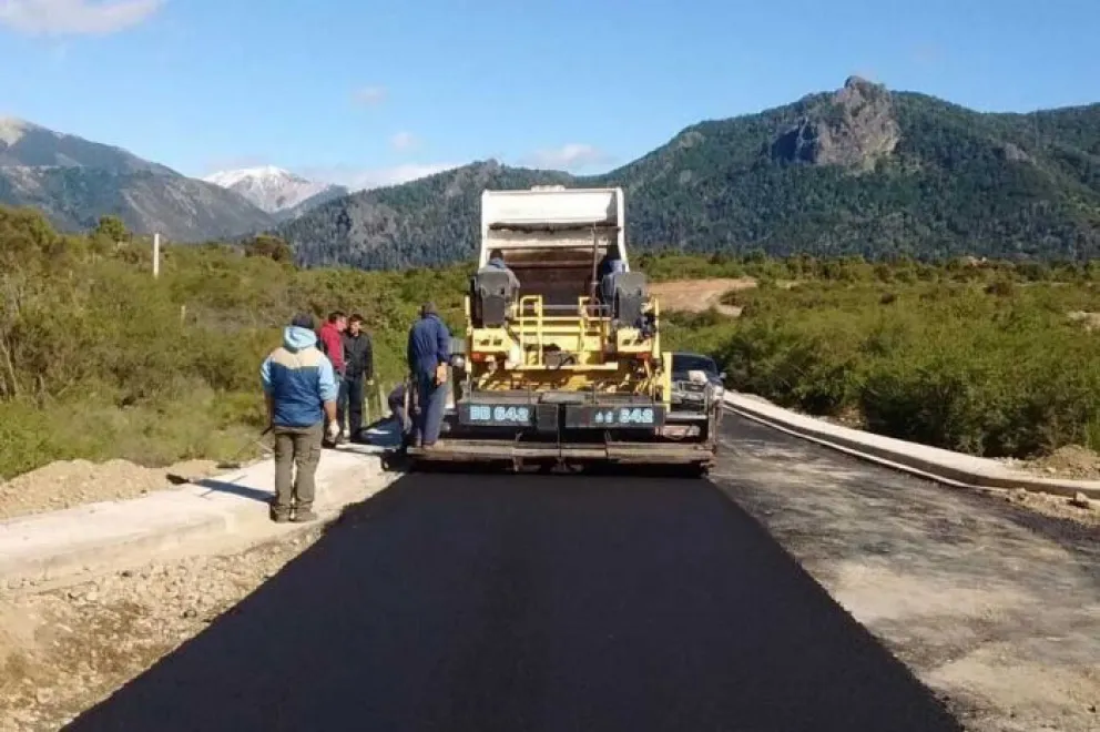 El gobernador llega a Bariloche para inaugurar una obra en la ruta 82