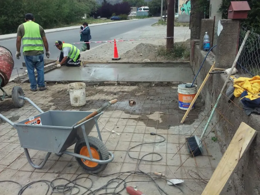 El municipio brindará mano de obra gratuita para reparación de veredas
