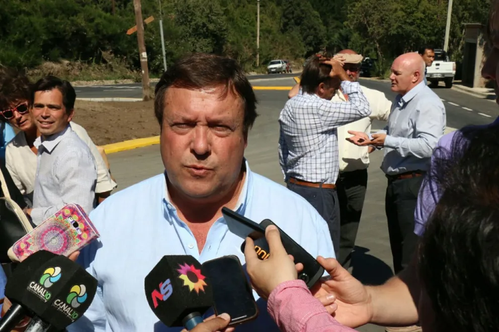 El gobernador inauguró en Bariloche la obra de la ruta 82. 