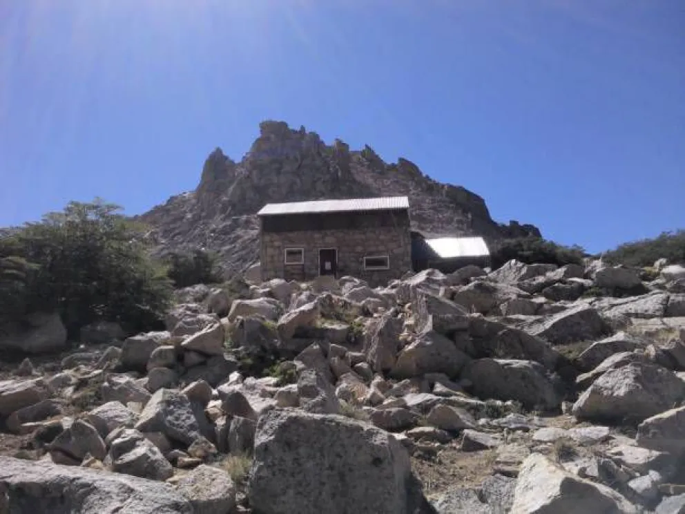 Rescatan a un joven lesionado en el refugio Frey