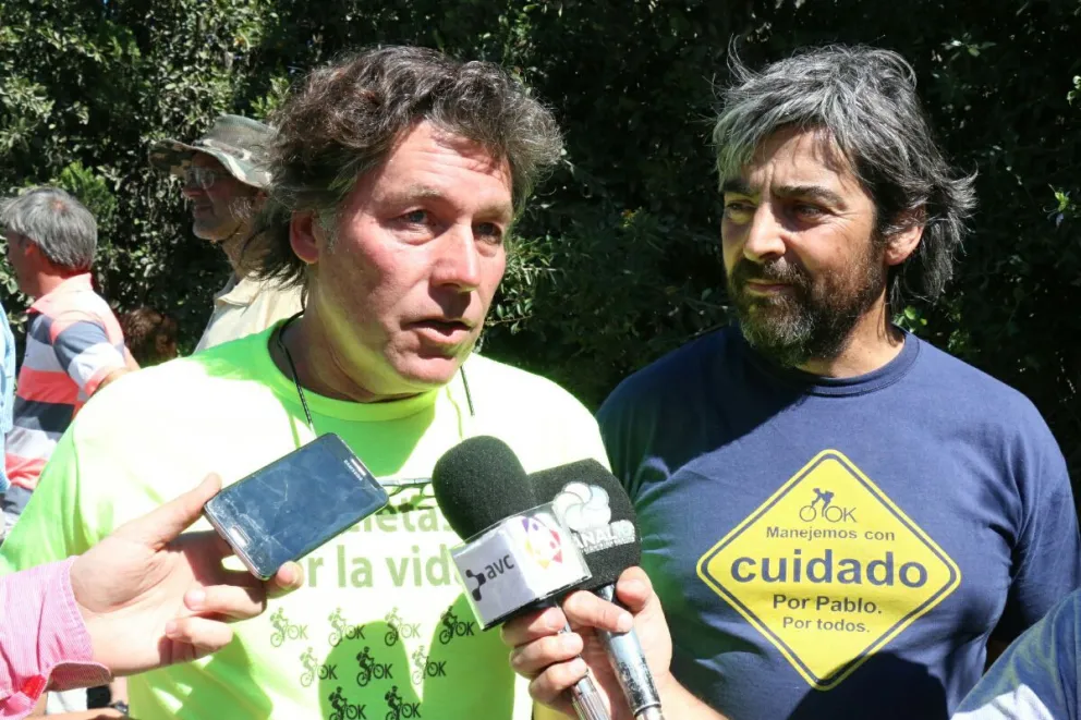 Los miembros de Bicicletas por la Vida se quejaron en pleno acto. 