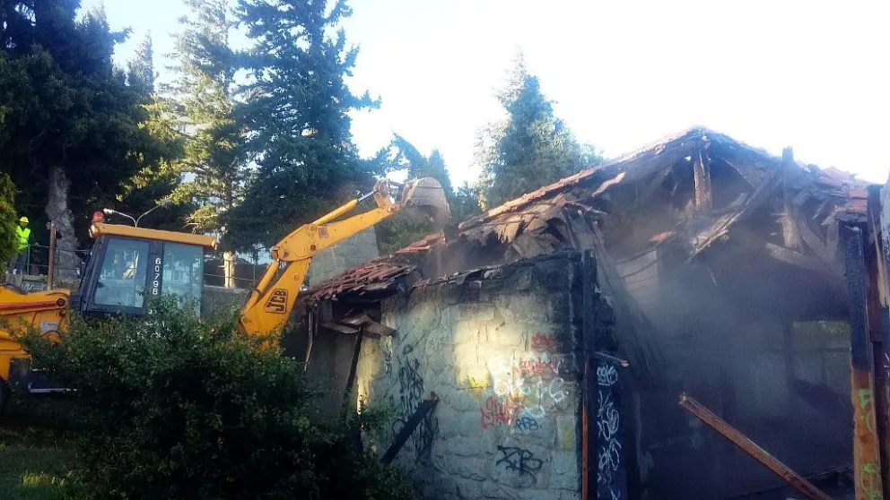 Demolieron el antiguo edificio de la Casa del Deporte