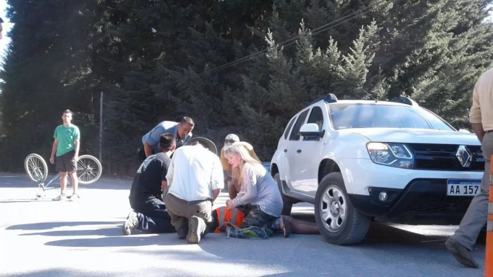 Atropellaron a un ciclista en la entrada de Los Coihues