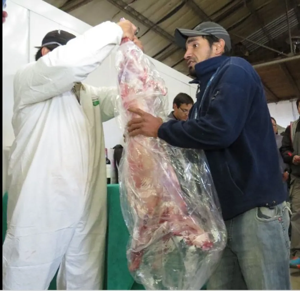 Vuelve la venta de corderos y capones de productores regionales