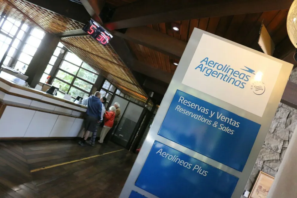 La sede local de Aerolíneas se encuentra en la esquina de Mitre y Villegas. 