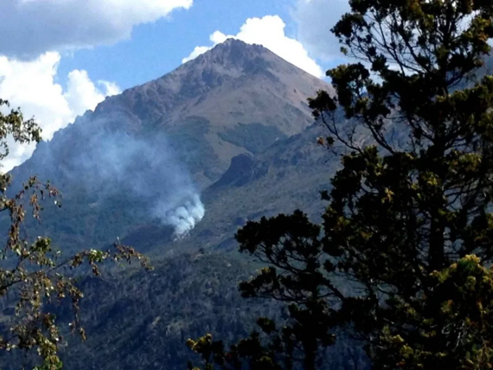 Video: Incendio en la ladera este del cerro Catedral