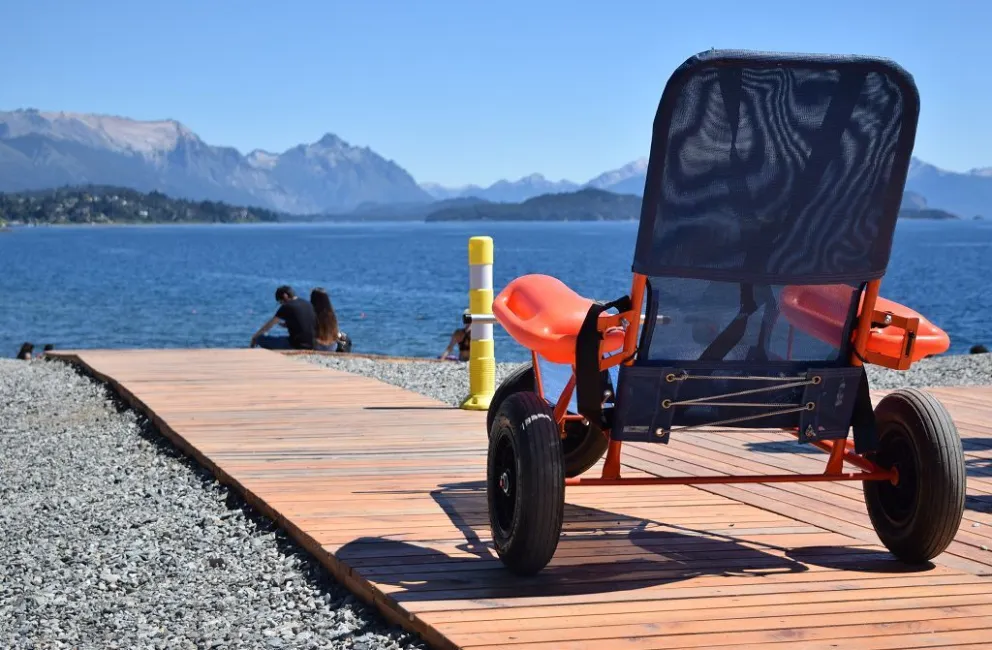 Bariloche cuenta con su primera playa accesible