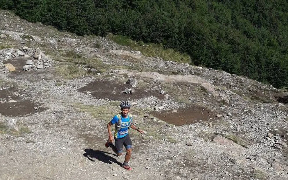Santos Rueda marcó el ritmo de entrada y ganó con contundencia.