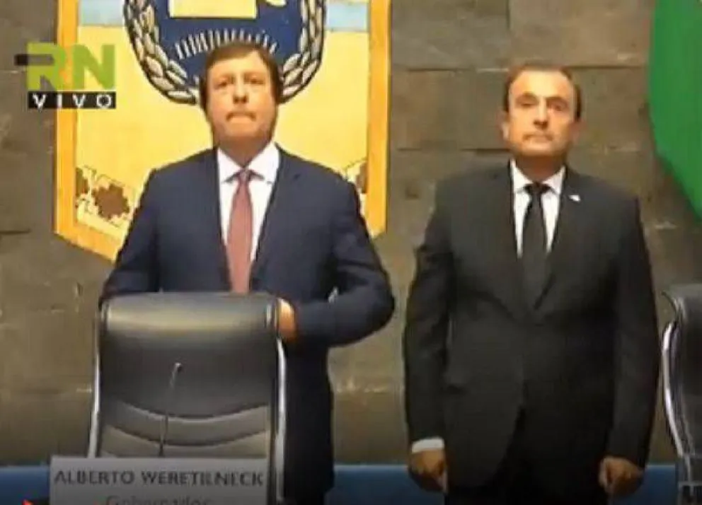 En vivo: El Gobernador da su discurso en medio de una protesta