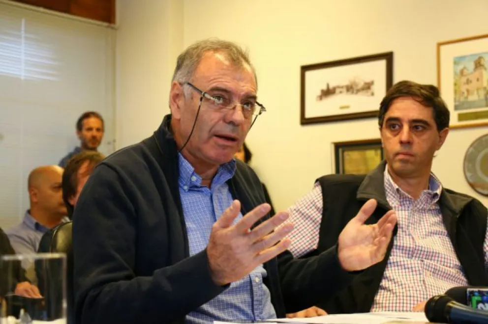 Hugo De Barba (a la izquierda), titular de la Aehgb. 