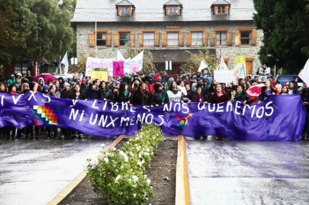 Más de 2 mil personas marcharon en el "8M". 